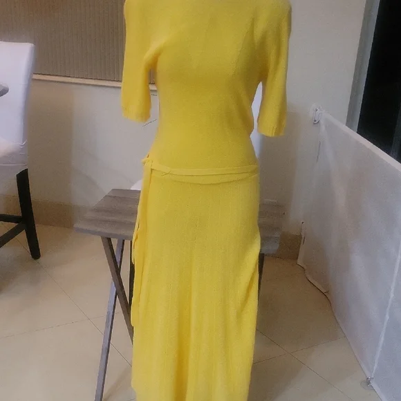Elegant Yellow Knit Dress - Picture 1 of 4